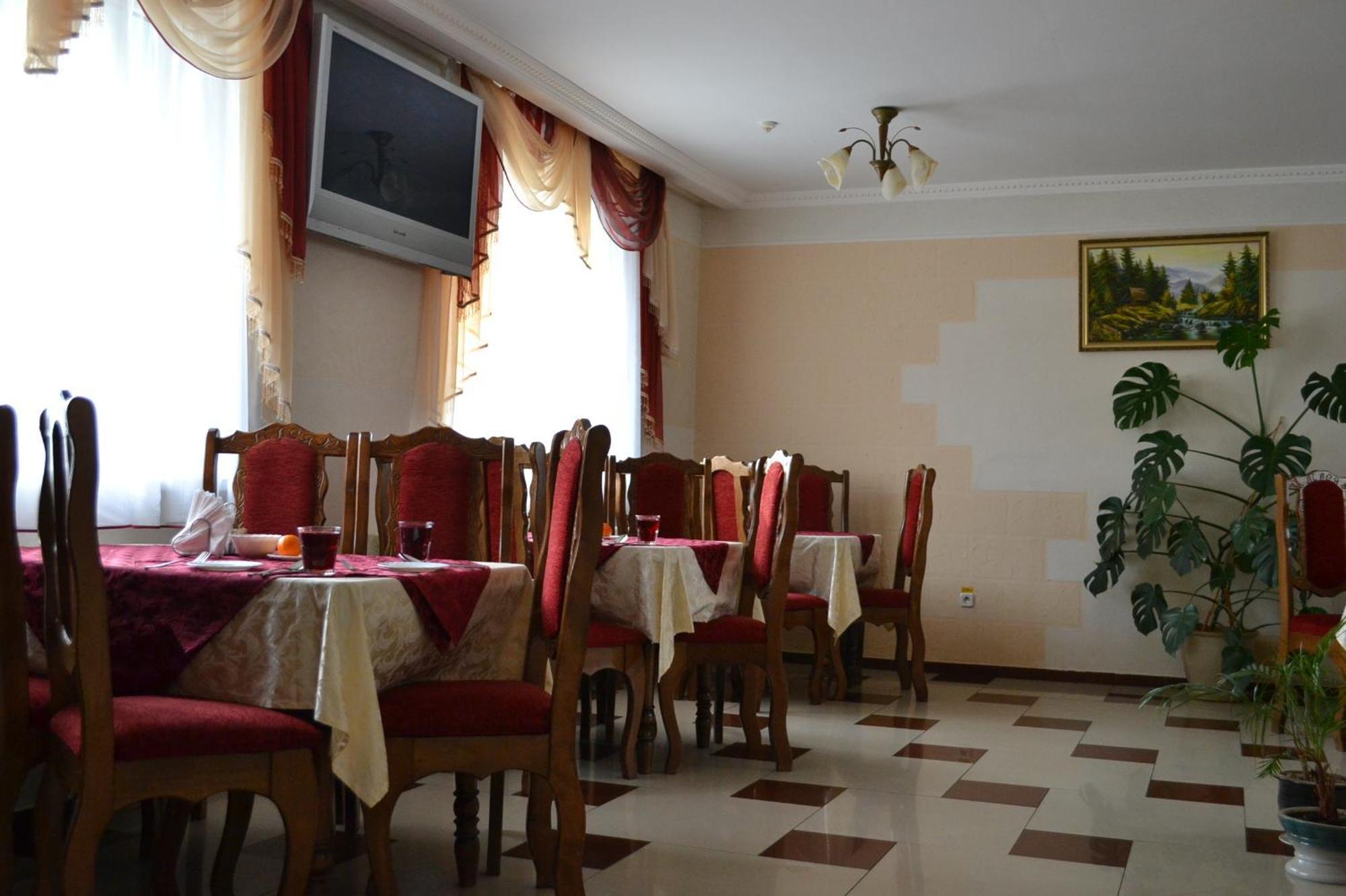 Lileya Hotel Polyana  Buitenkant foto